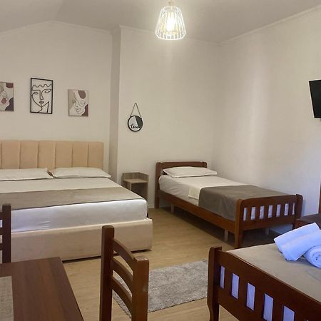 Vila M Vera Rooms With Kitchen And Apartments Durres Exterior photo