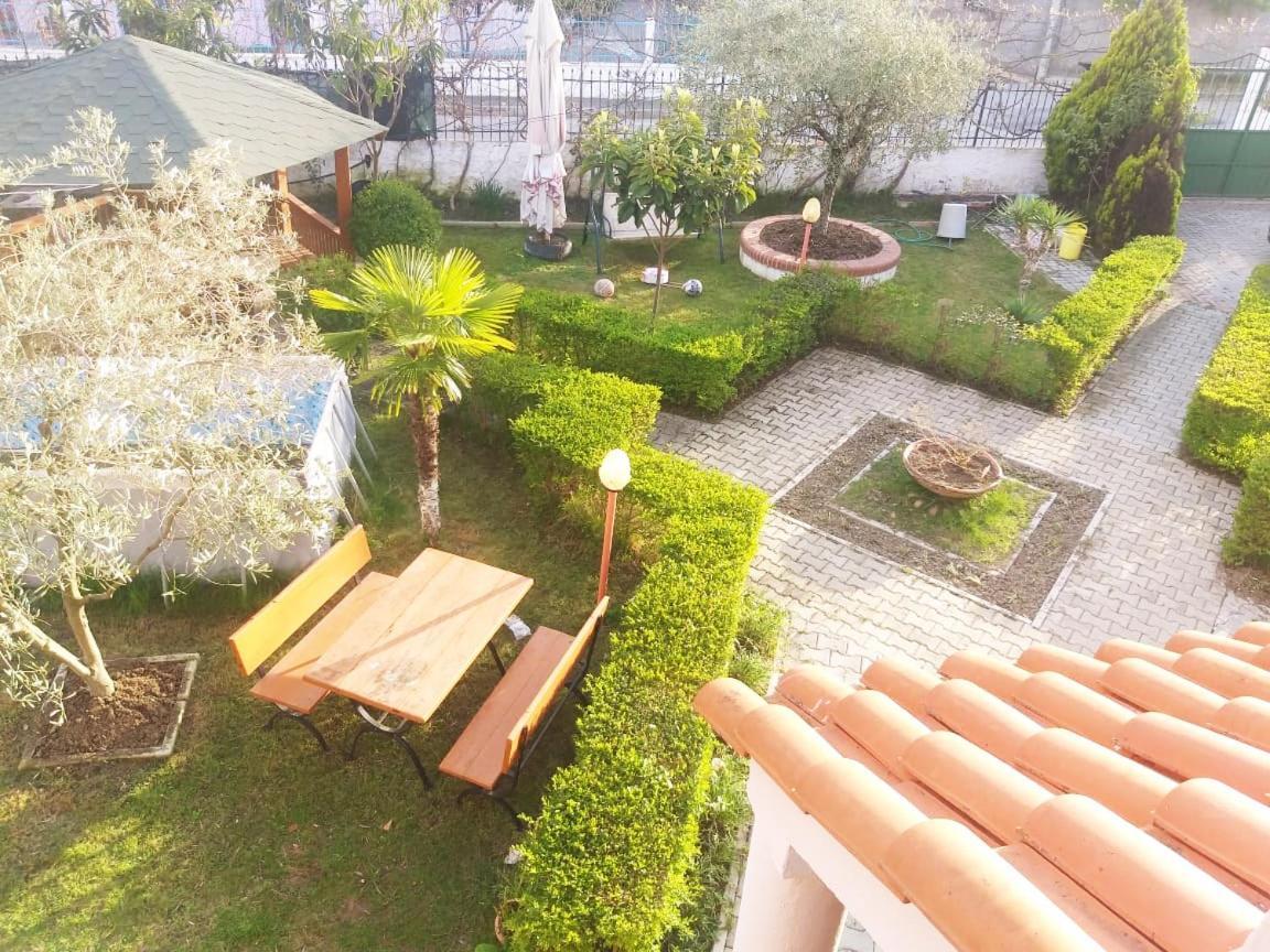 Vila M Vera Rooms With Kitchen And Apartments Durres Exterior photo