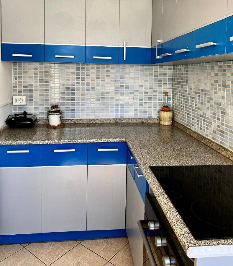 Vila M Vera Rooms With Kitchen And Apartments Durres Exterior photo