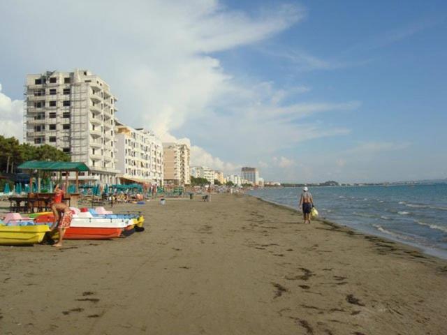 Vila M Vera Rooms With Kitchen And Apartments Durres Exterior photo