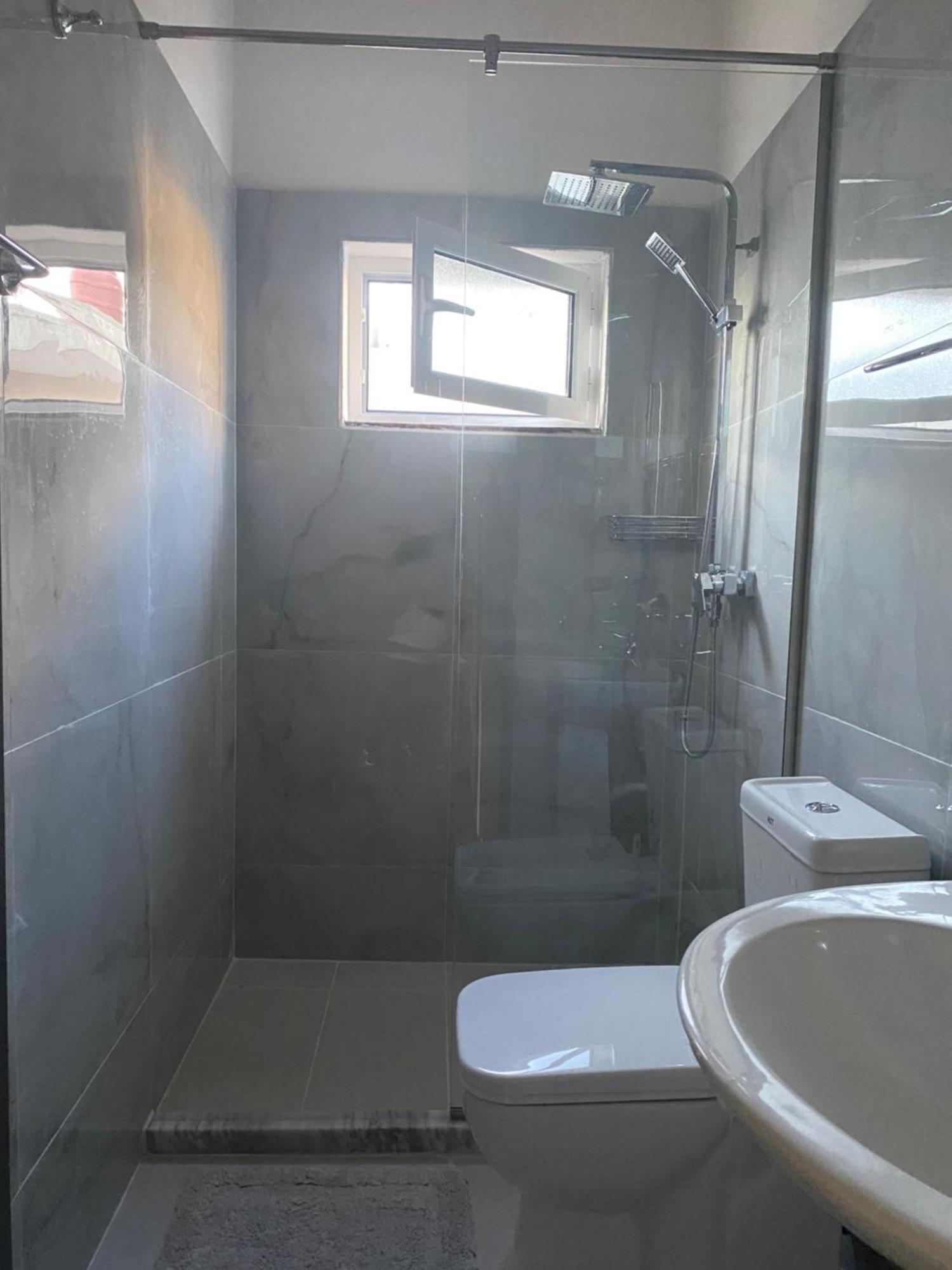 Vila M Vera Rooms With Kitchen And Apartments Durres Exterior photo