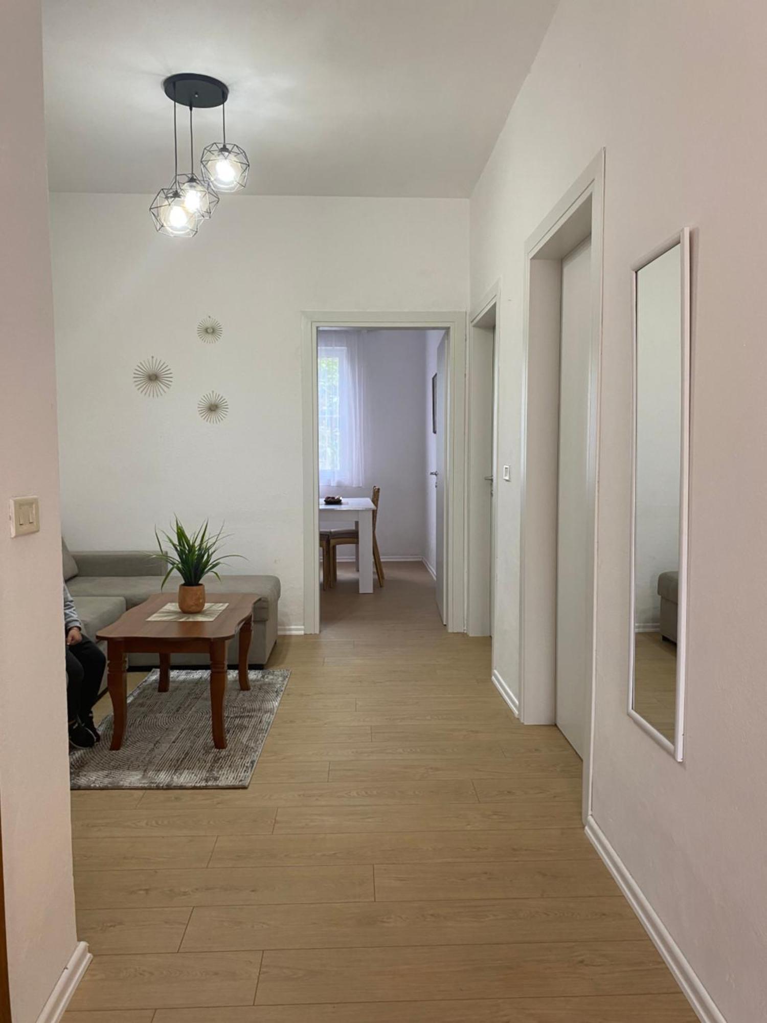 Vila M Vera Rooms With Kitchen And Apartments Durres Exterior photo
