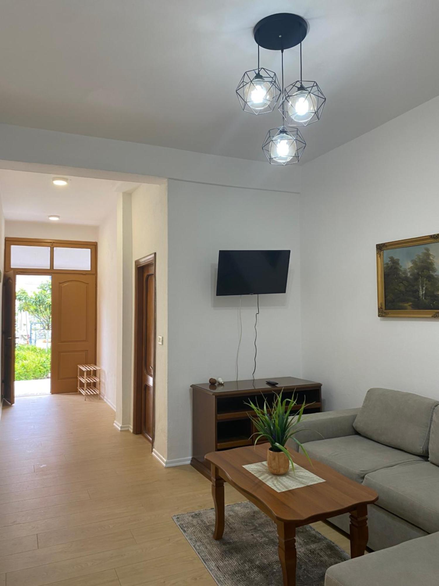 Vila M Vera Rooms With Kitchen And Apartments Durres Exterior photo