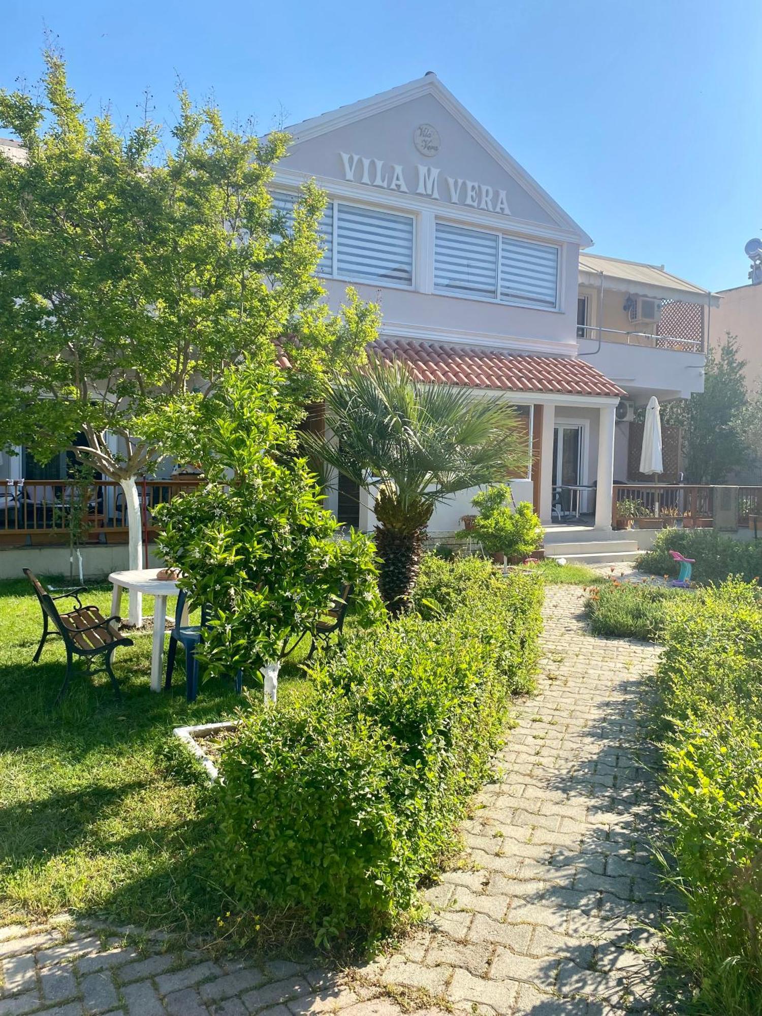 Vila M Vera Rooms With Kitchen And Apartments Durres Exterior photo