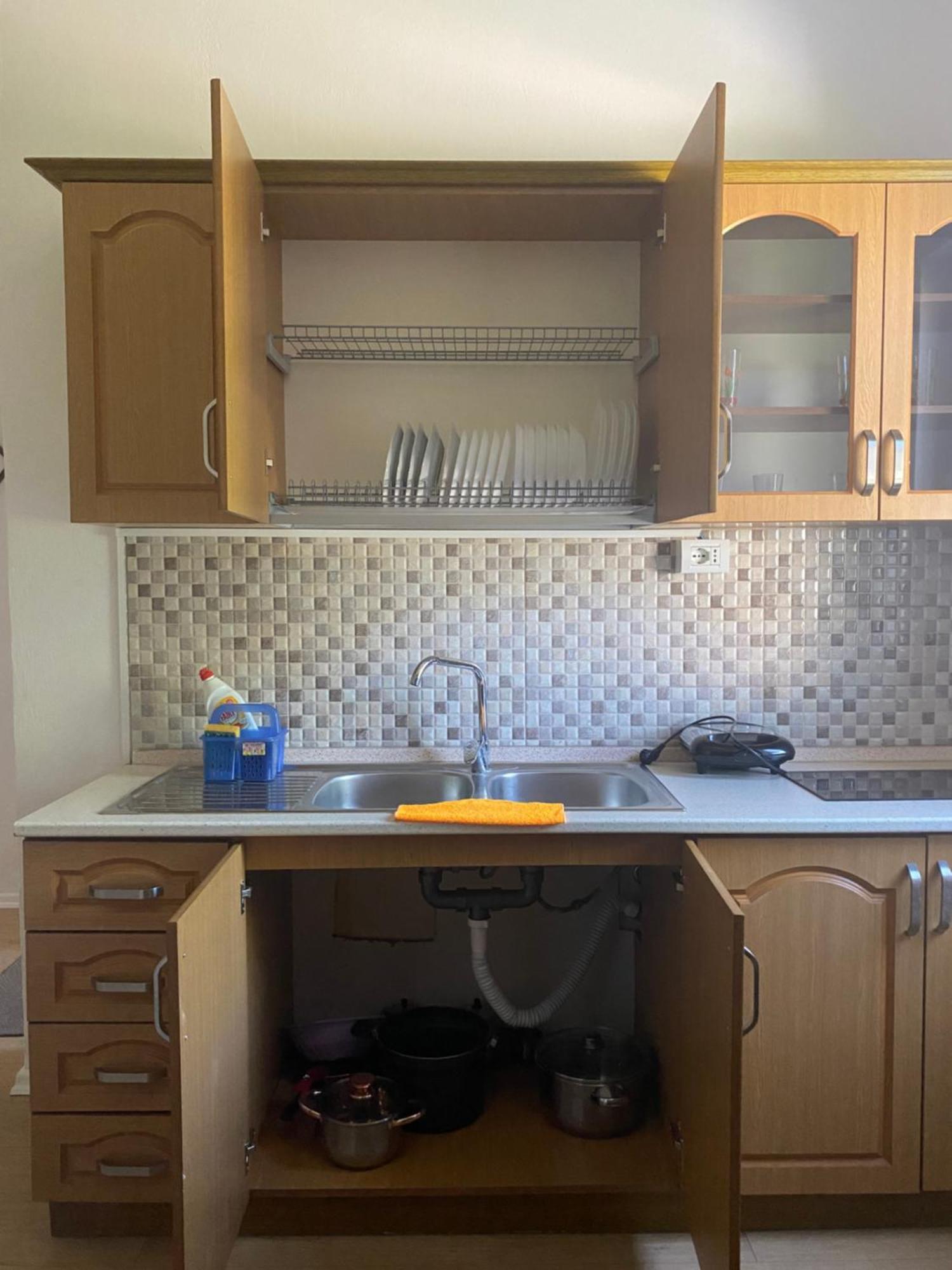 Vila M Vera Rooms With Kitchen And Apartments Durres Exterior photo