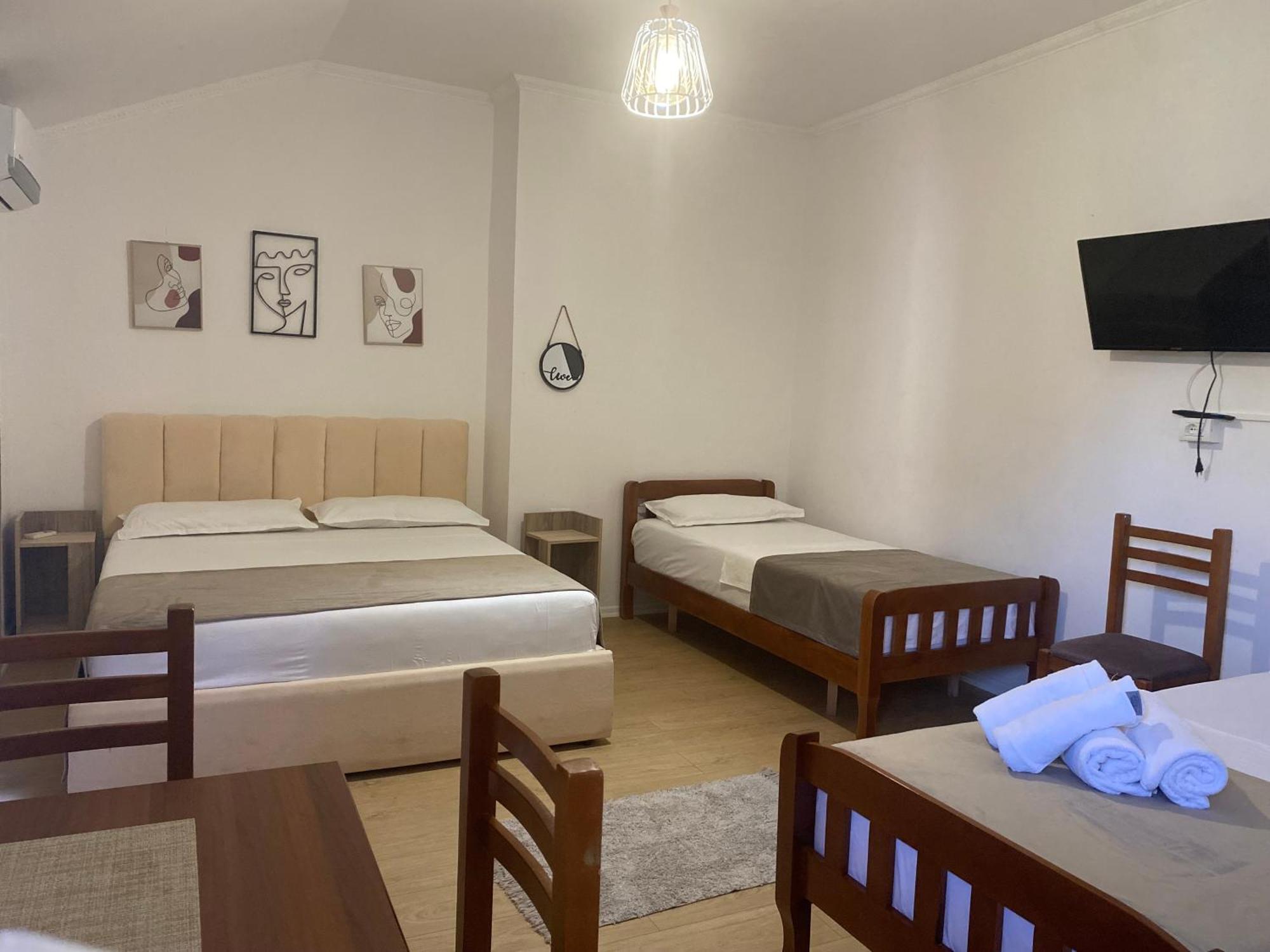 Vila M Vera Rooms With Kitchen And Apartments Durres Exterior photo