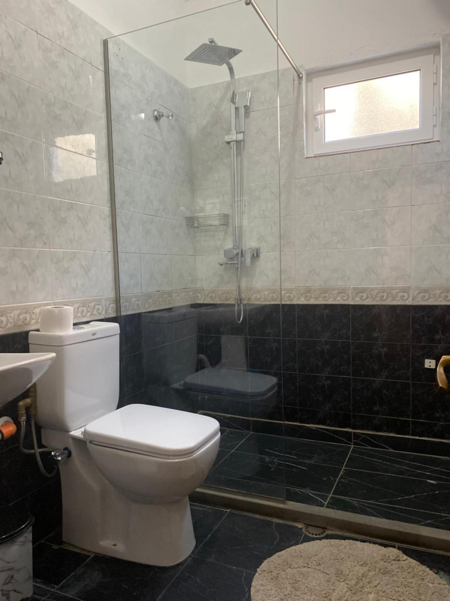 Vila M Vera Rooms With Kitchen And Apartments Durres Exterior photo