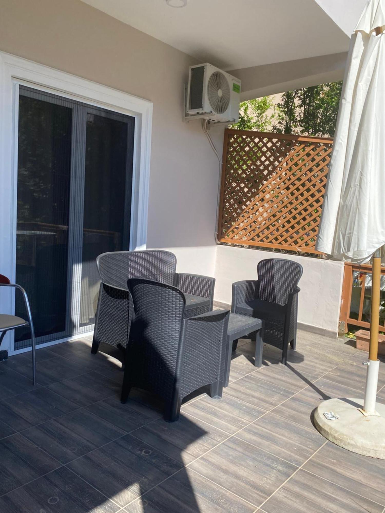 Vila M Vera Rooms With Kitchen And Apartments Durres Exterior photo