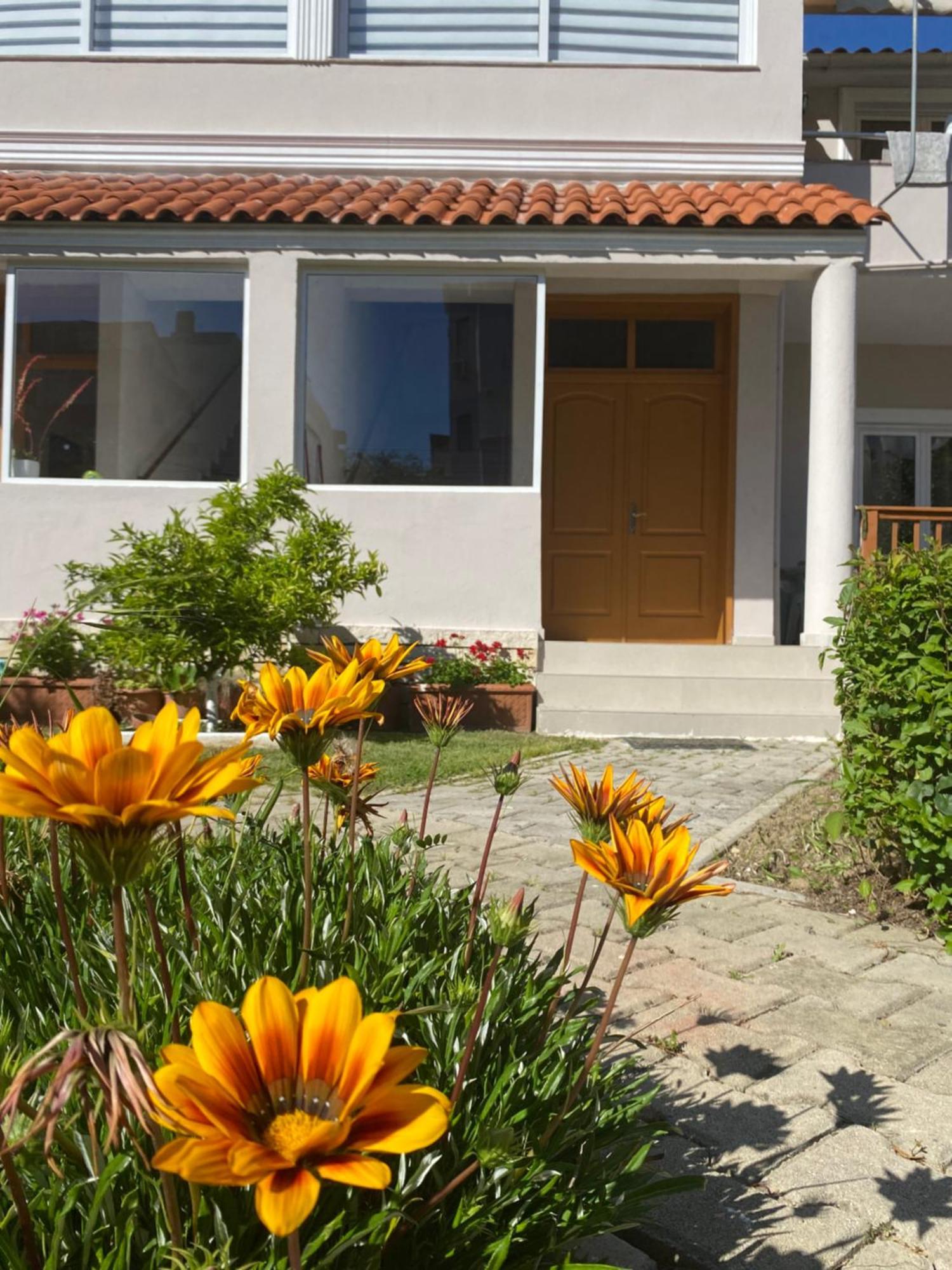Vila M Vera Rooms With Kitchen And Apartments Durres Exterior photo
